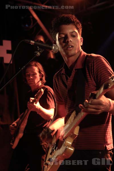 USELESS EATERS - 2015-09-07 - PARIS - Point Ephemere - 